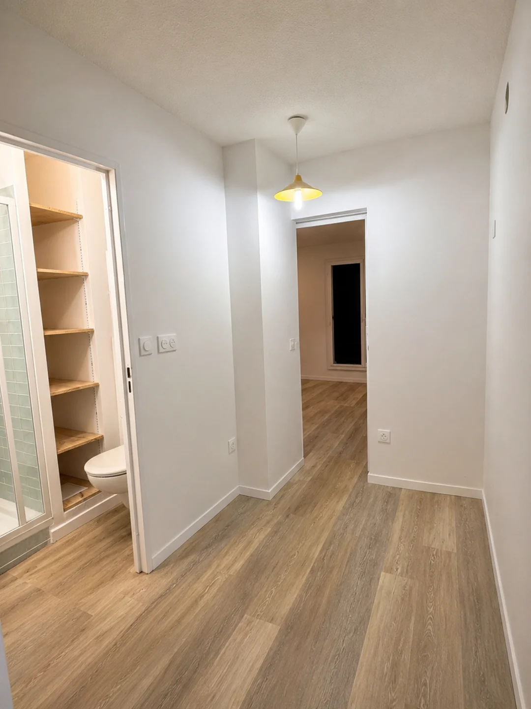 Entrée et rangements de l’appartement à Super Devolu