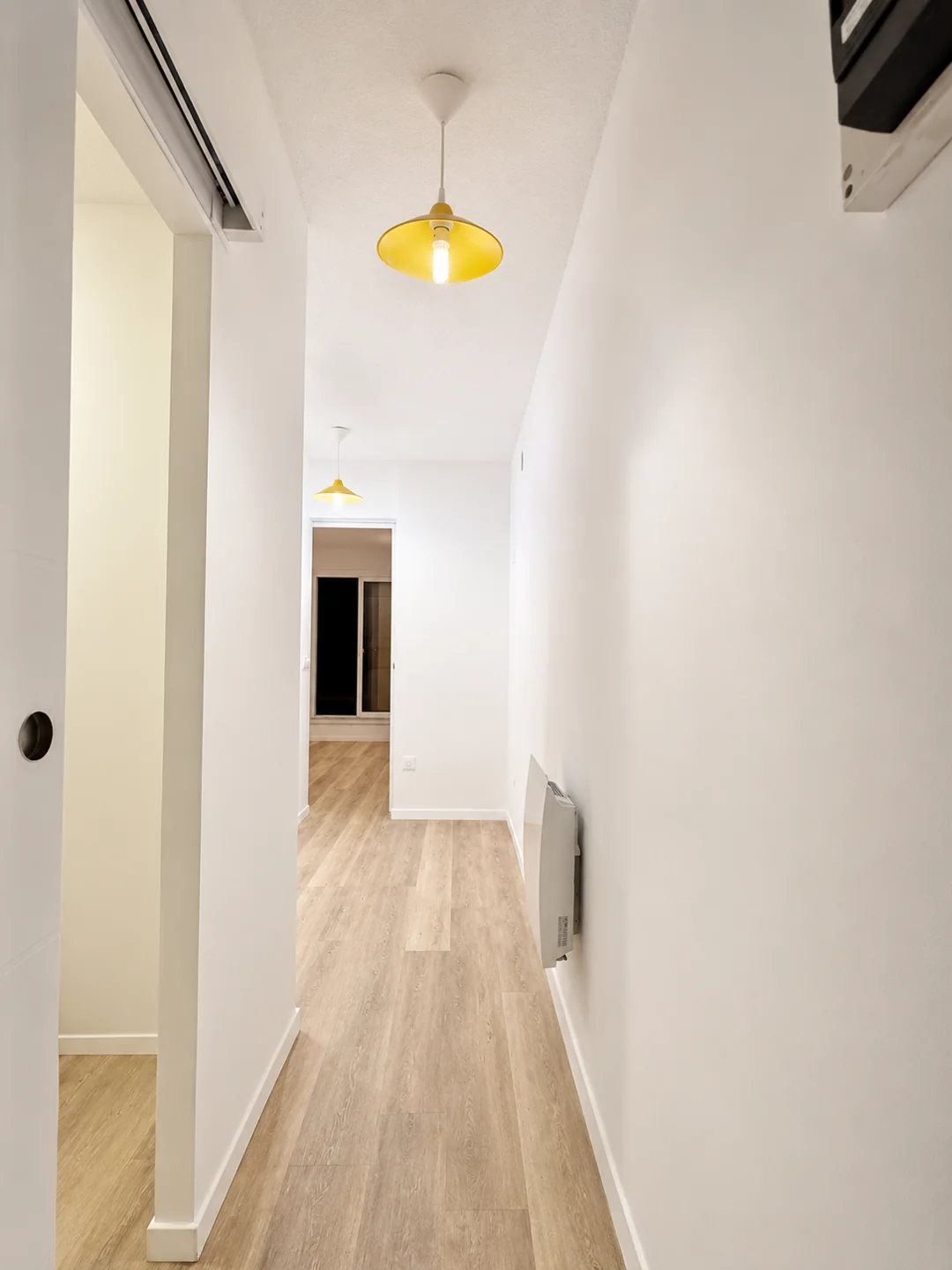 Circulation intérieure et revêtement de sol de l’appartement à Super Devolu
