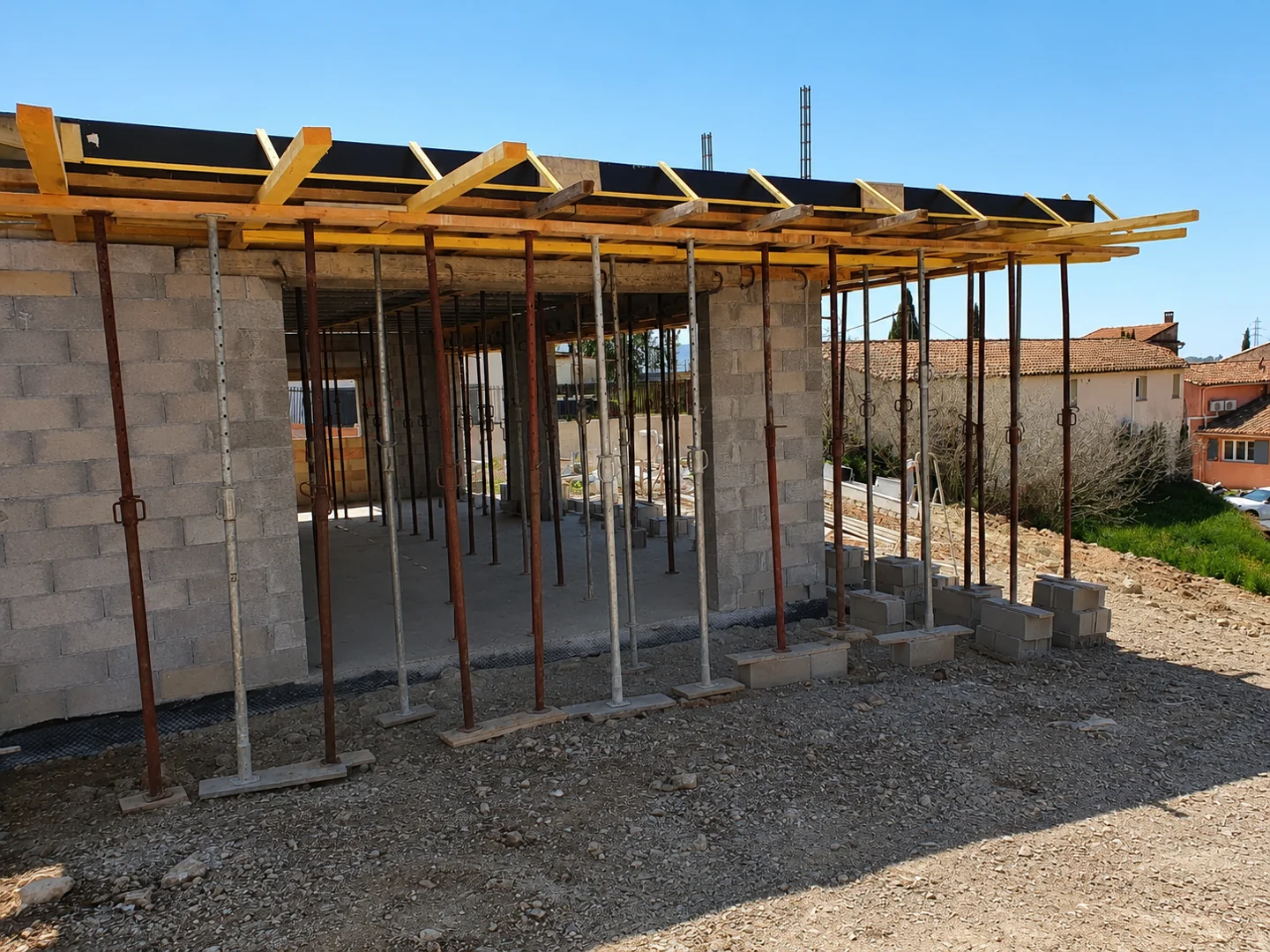 Gros œuvre et coffrage sur le chantier de la villa à Vitrolles